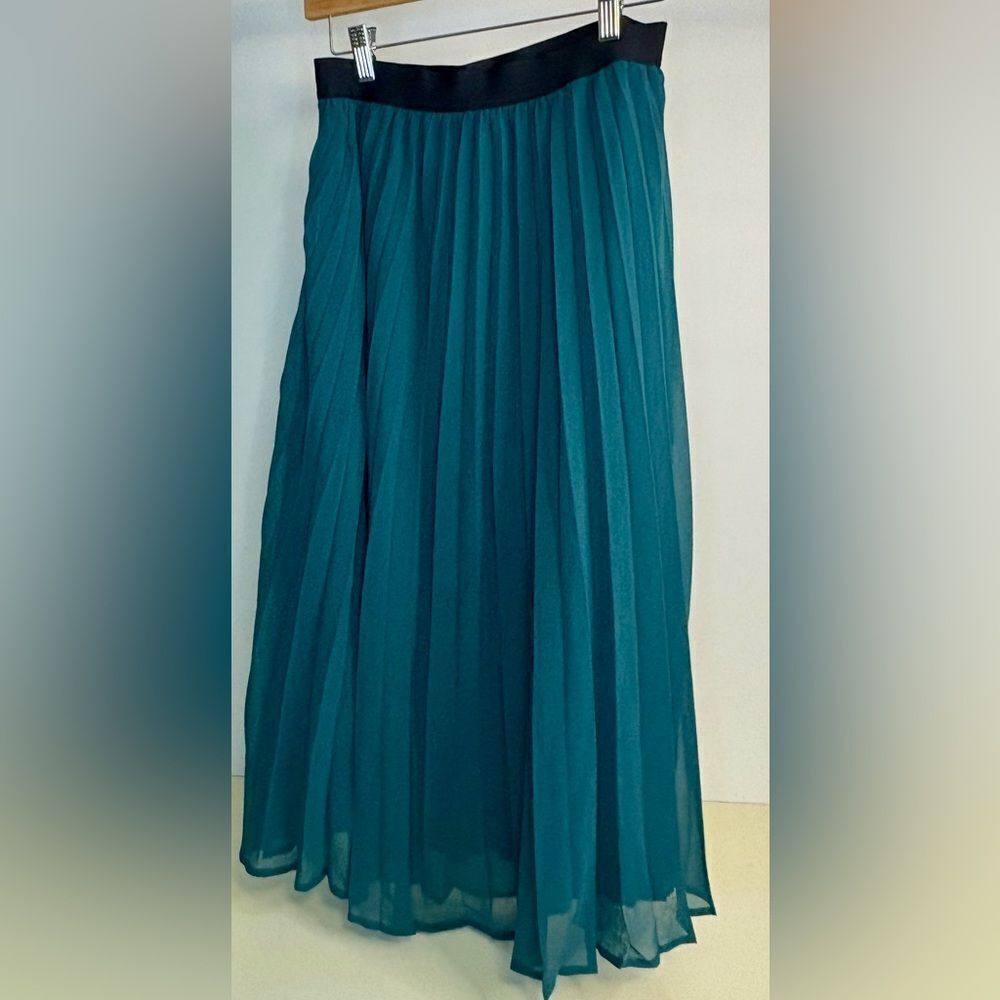 NWT Band of the Free skirt Size L ( fits like a small maybe medium)